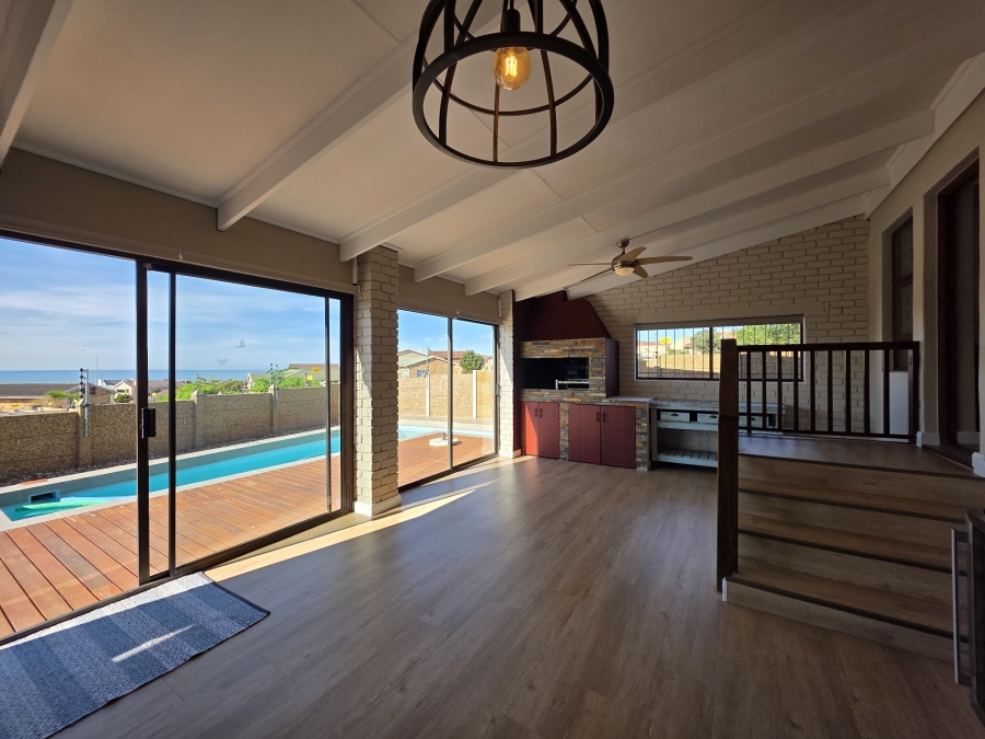 4 Bedroom Property for Sale in Wavecrest Eastern Cape